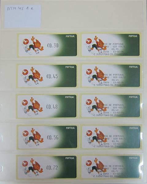 0265 (112).jpg -     Lote:    265      Colecção Especializada - Etiquetas      Lotes Especiais       Descrição:      1981/2010 &mdash; Etiquetas.   Coleção composta por 12 álbuns com etiquetas desde percursoras e Framas até 2010, com provas, erros, FDC's, etiquetas novas e usadas, sobrescritos circulados, variedades de impressão e papéis. Importante estudo. Lote a ver.        Lote ETQ       Valor Base:     &euro; 3000,00     Valor Venda:     &euro;      